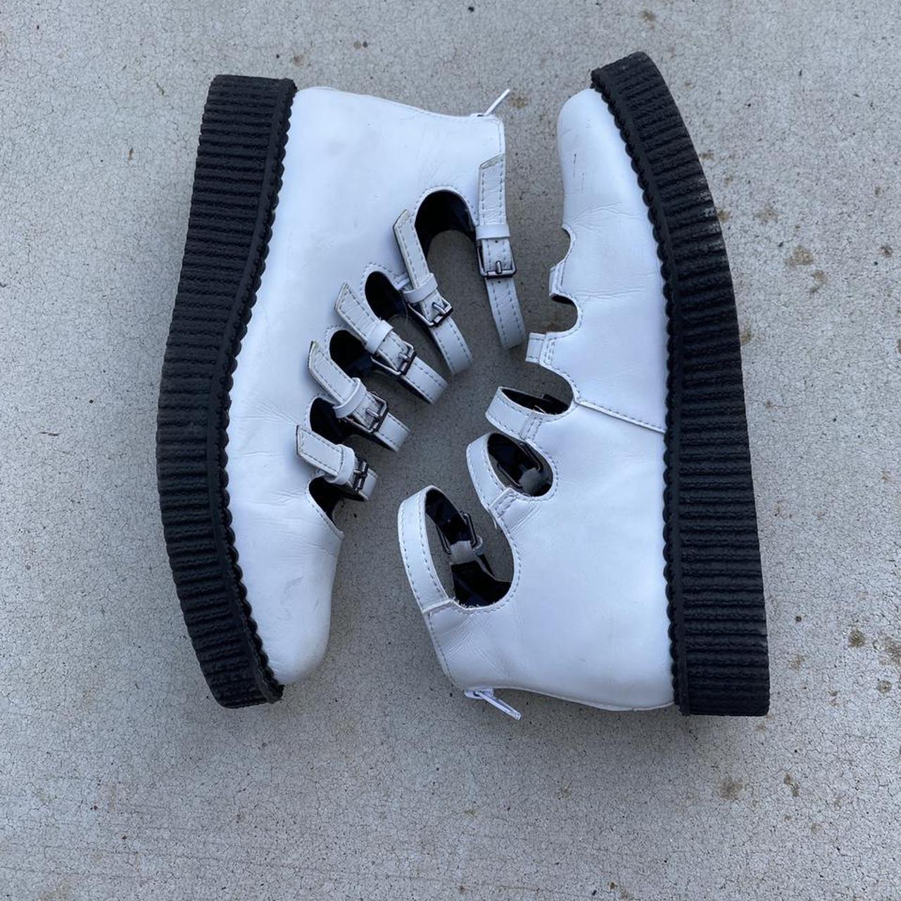 pointed buckle creepers
