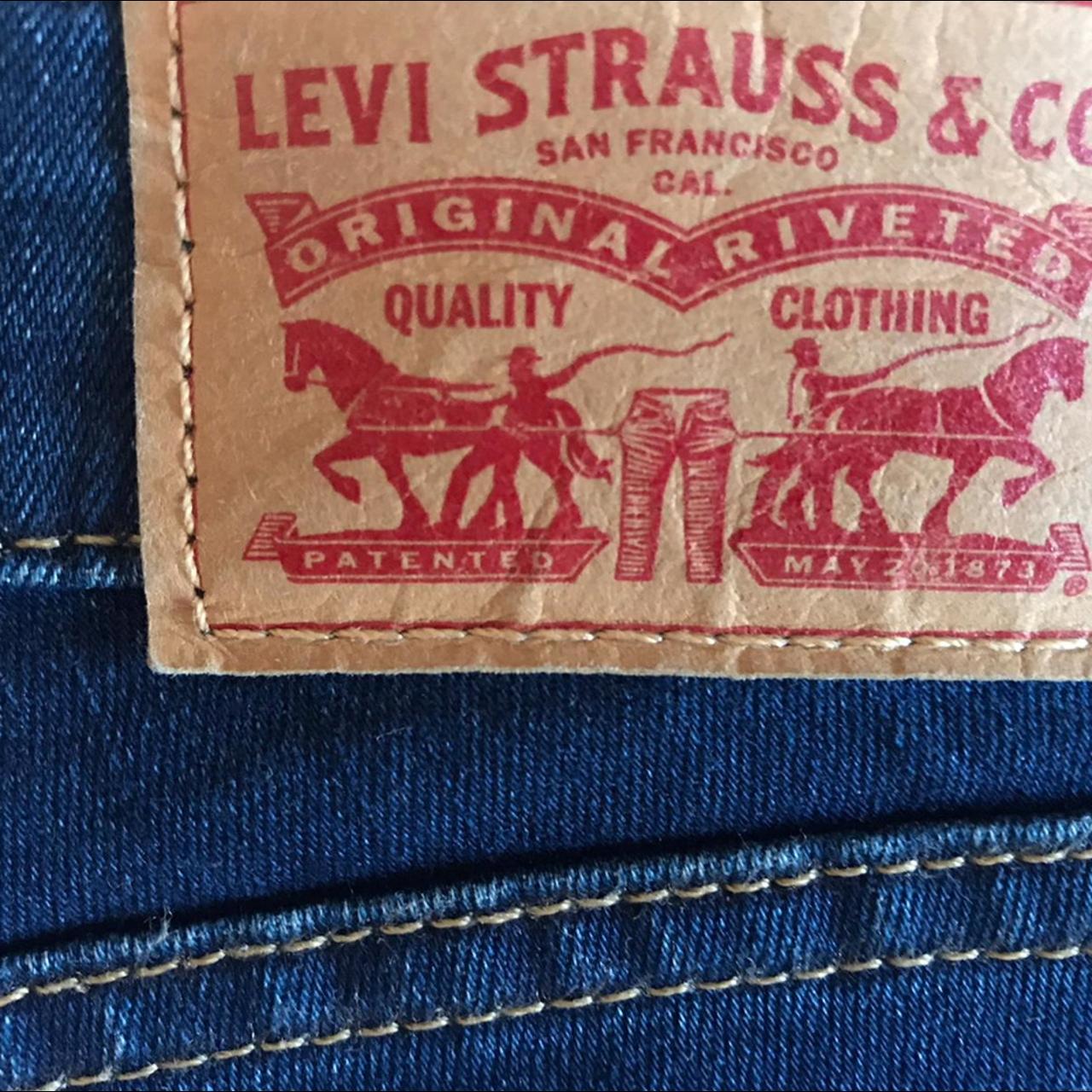 Excellent condition Levis 711 skinny jeans W26 L32... - Depop