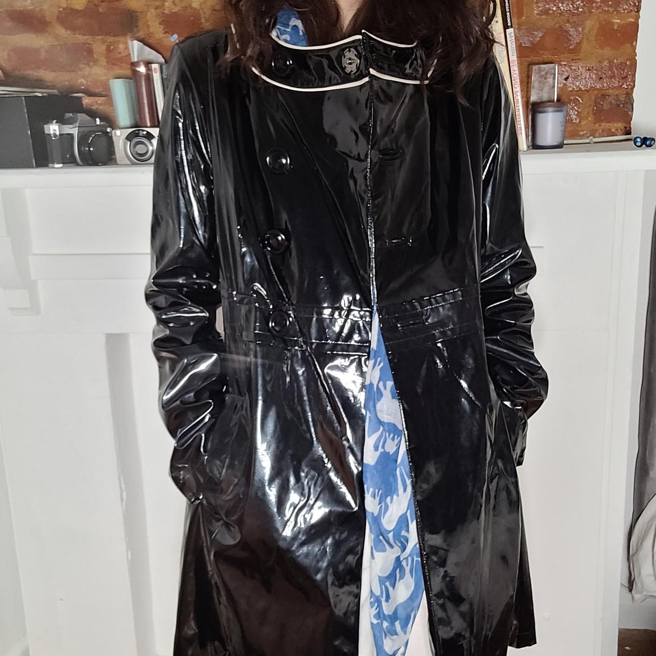 Be that mysterious girl in this raincoat - Depop