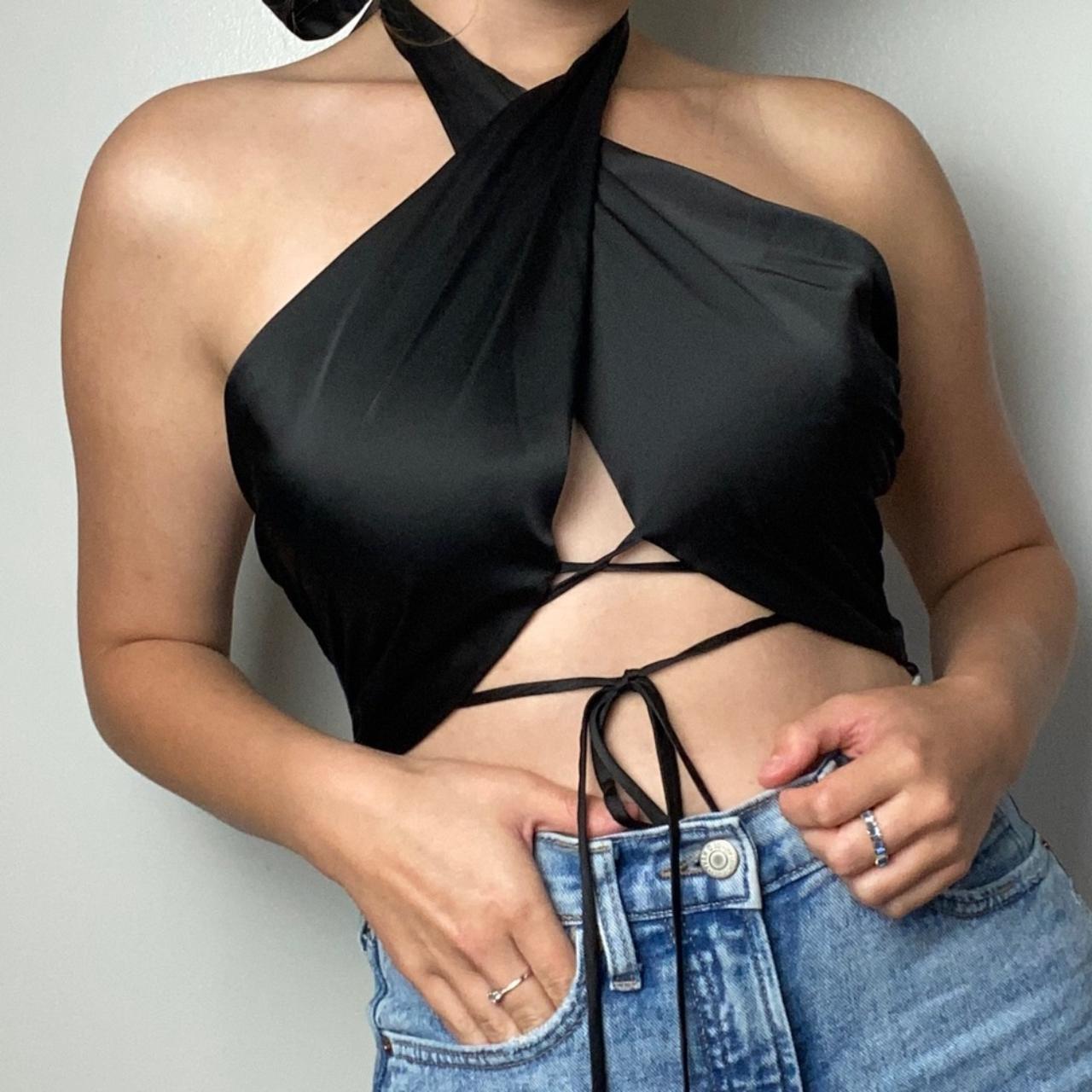 Product Image 1 - Black Strappy Crop Top


Market brand
New