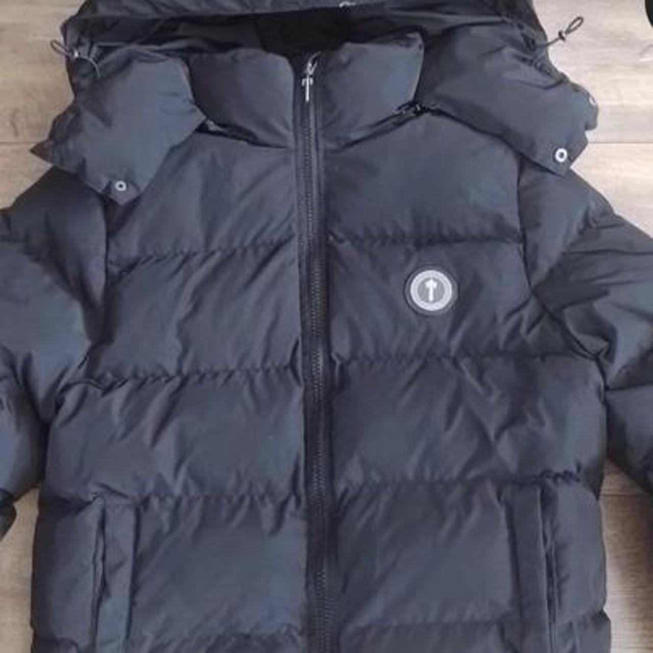 Genuine trapstar coat size M has small Rio in good... Depop