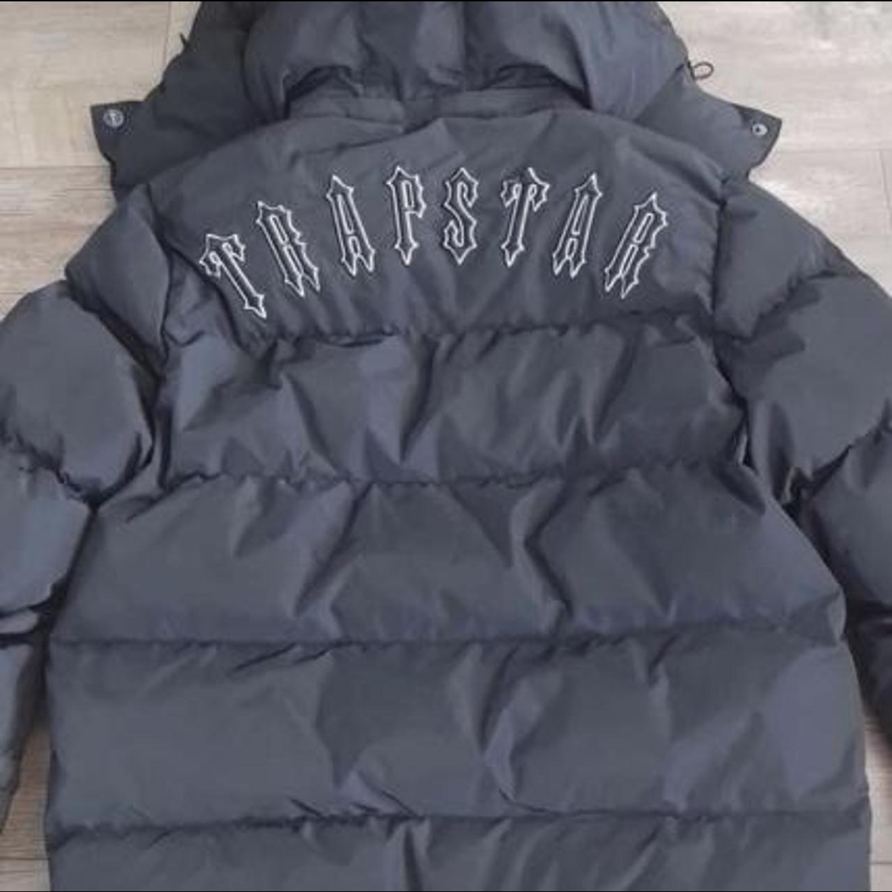 Genuine trapstar coat size M has small Rio in good... Depop