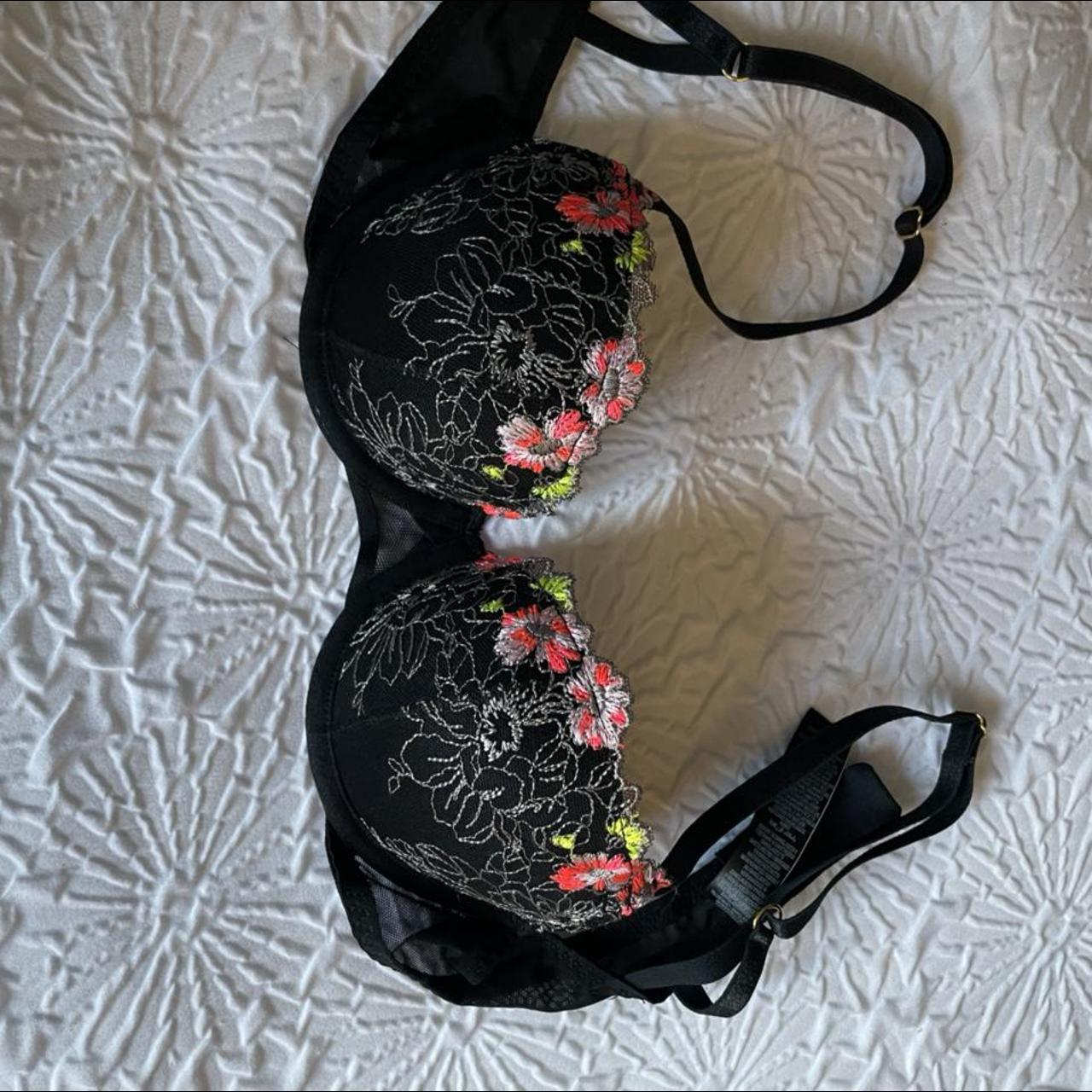 M&S Youthful Lift Non-Padded Full Cup Bra Size 32 DD - Depop