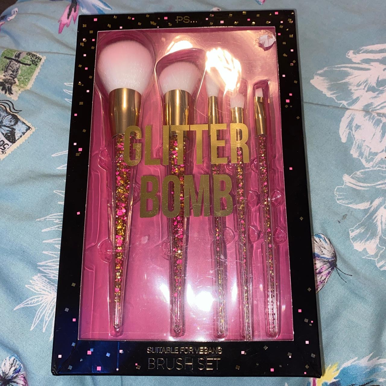 Brand new 5 piece makeup brush set from Primark... Depop