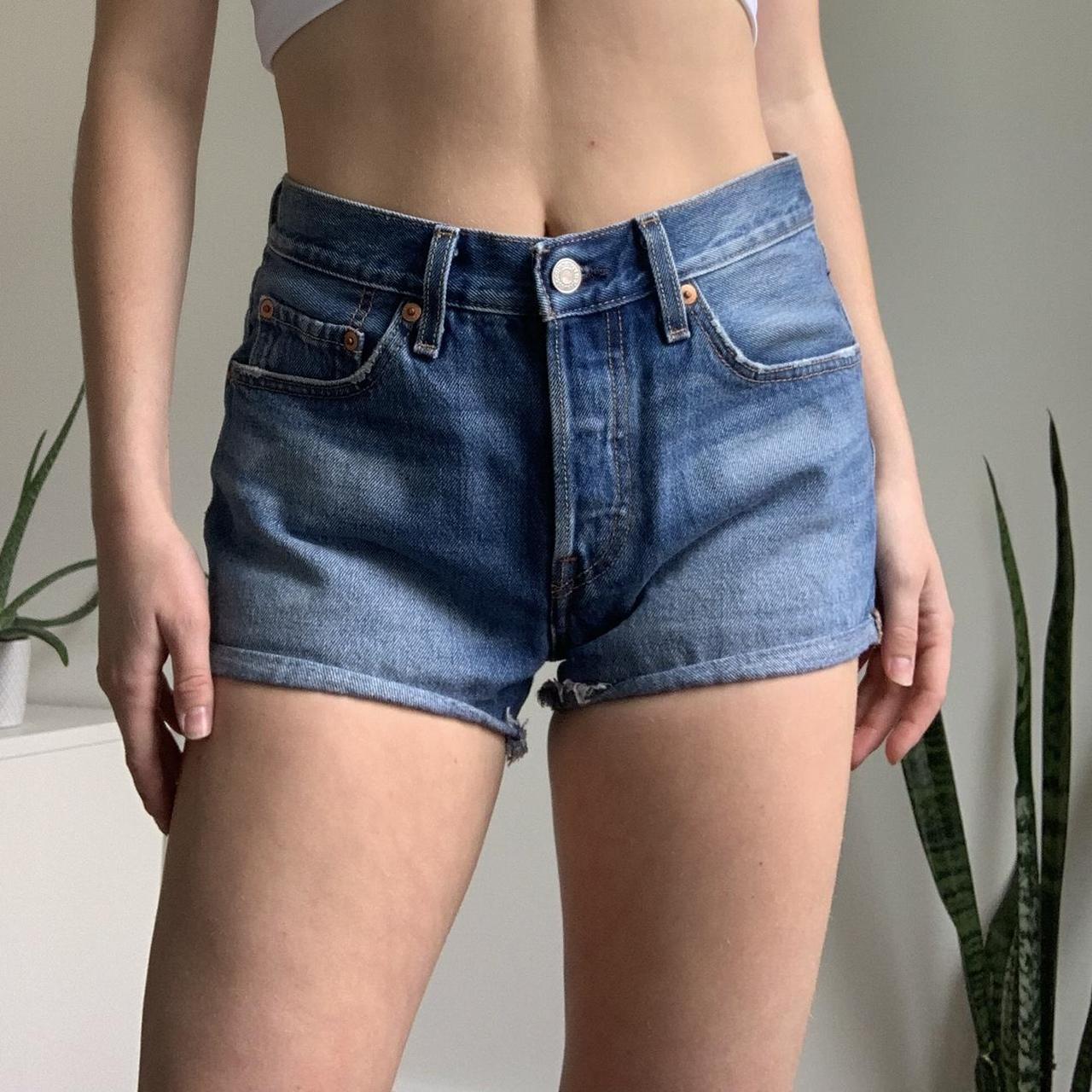 Levi's Women's Blue and White Shorts (4)