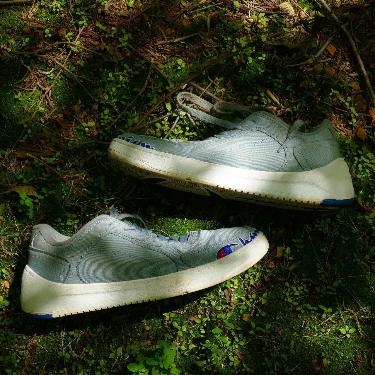 white soled trainers