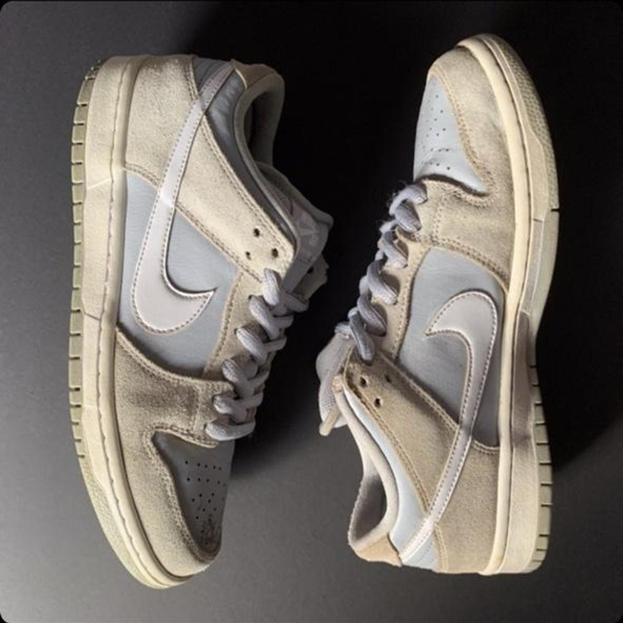 Nike Men's Grey and Cream Trainers | Depop