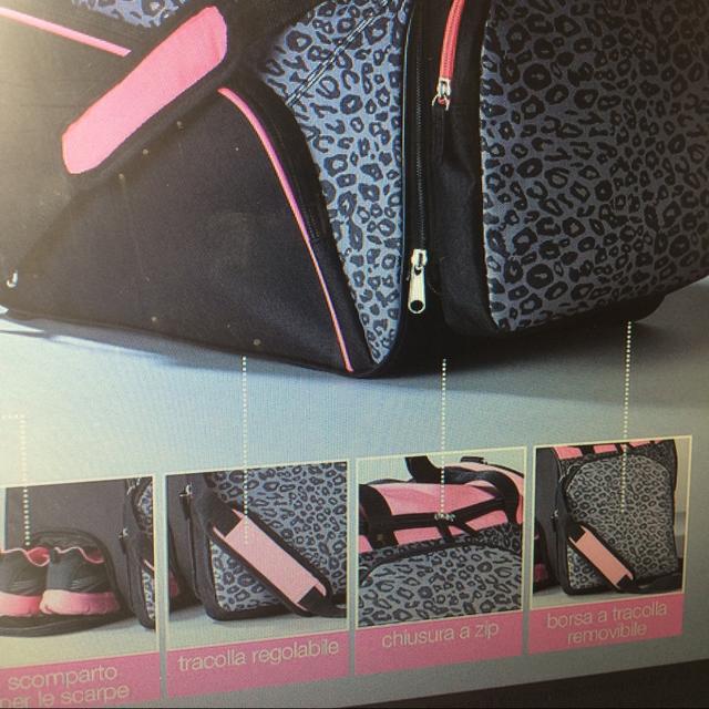 borsone#fitness#moda#avon misure 36x23x29 piu Depop - Main Image