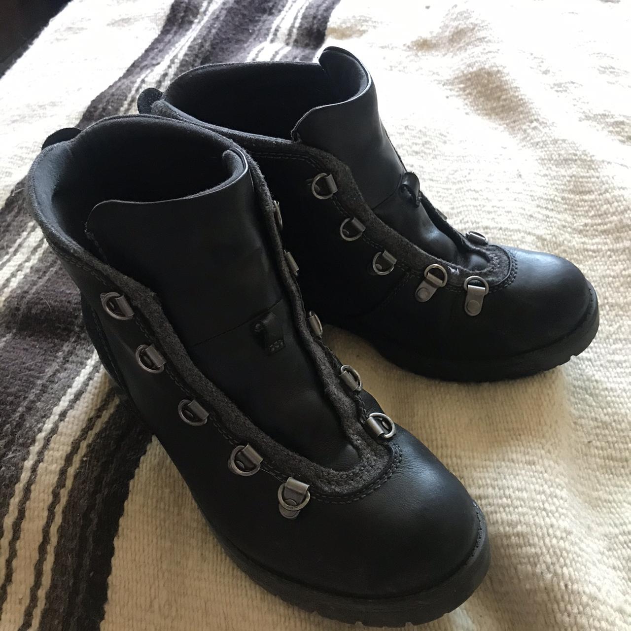 clarks black boots