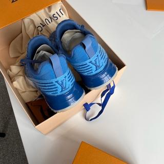 LOUIS VUITTON Model 2018 Pair of sneakers V.N.R in bla…