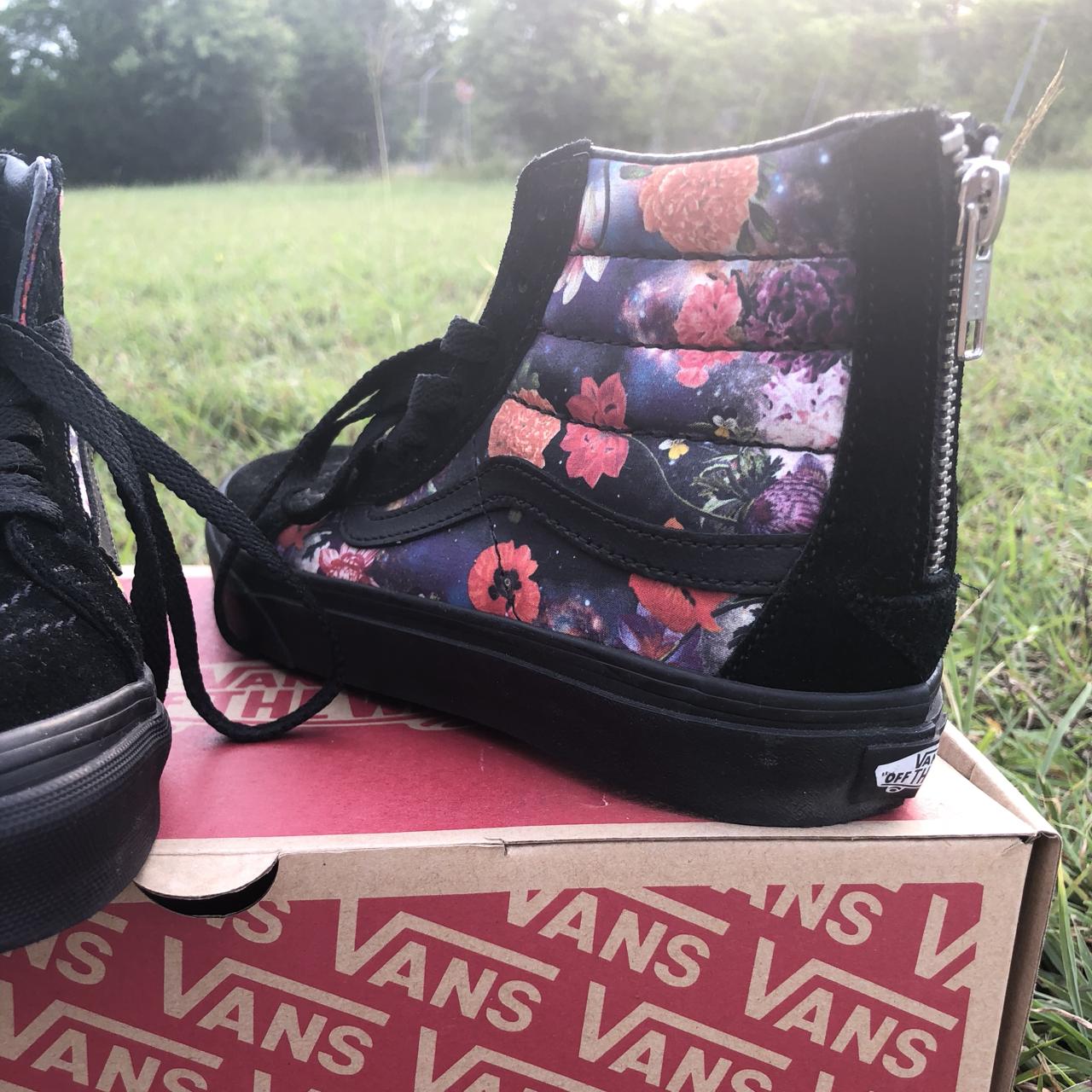 Galaxy shop floral vans