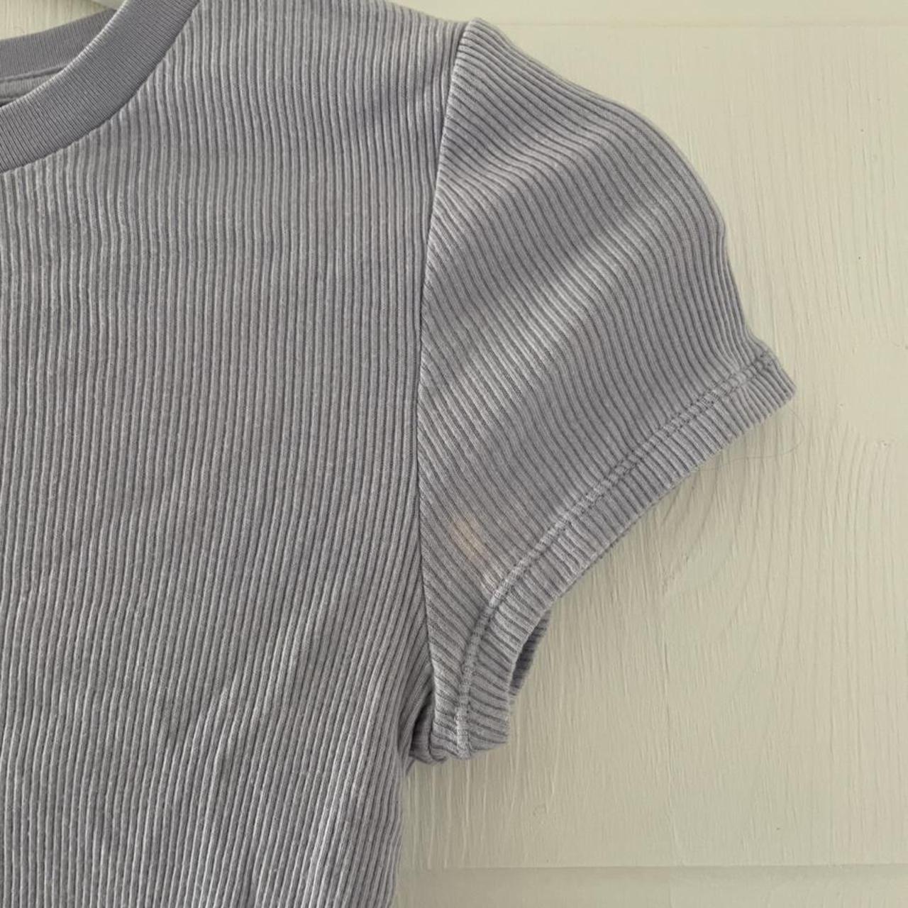 Great condition Aritzia/TNA crop tee in a lilac!... - Depop