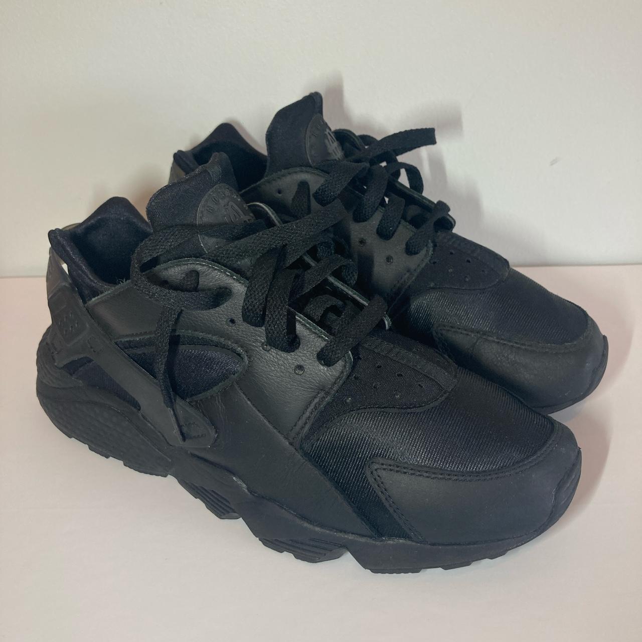 black huaraches 5.5