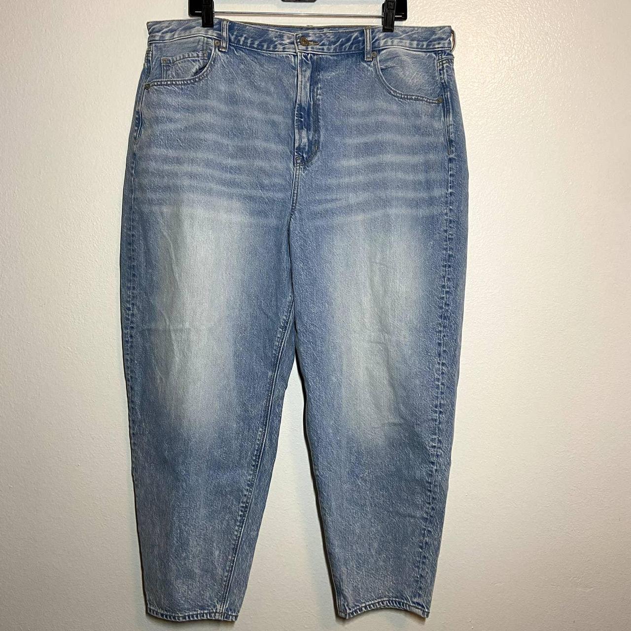 American Eagle Relaxed Mom Jean Glowing Light Wash... - Depop
