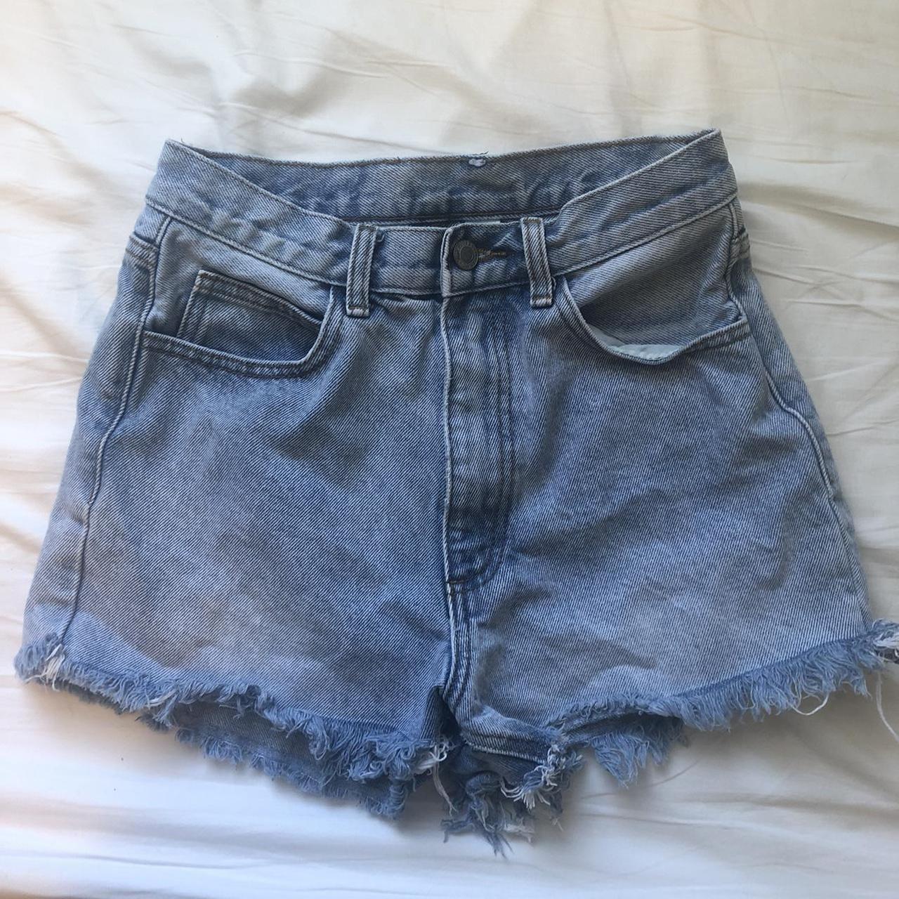 brandy melville denim shorts! best fit a 25”26”... Depop