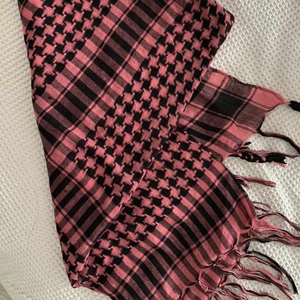 pink LV scarf 🩷 #downtowngirl #2000s #90s #grunge - Depop