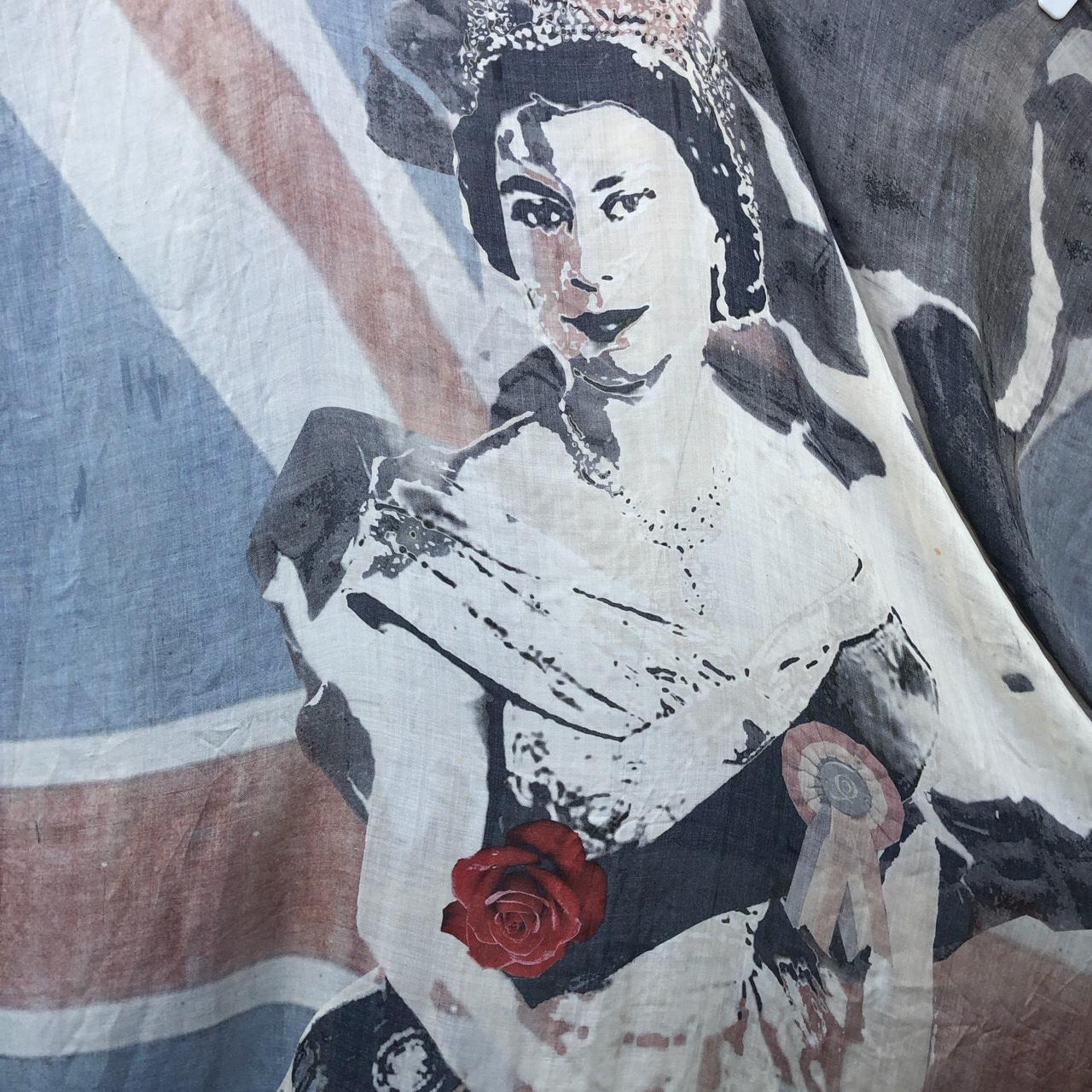 Alexander McQueen Queen Elizabeth II scarf!... Depop