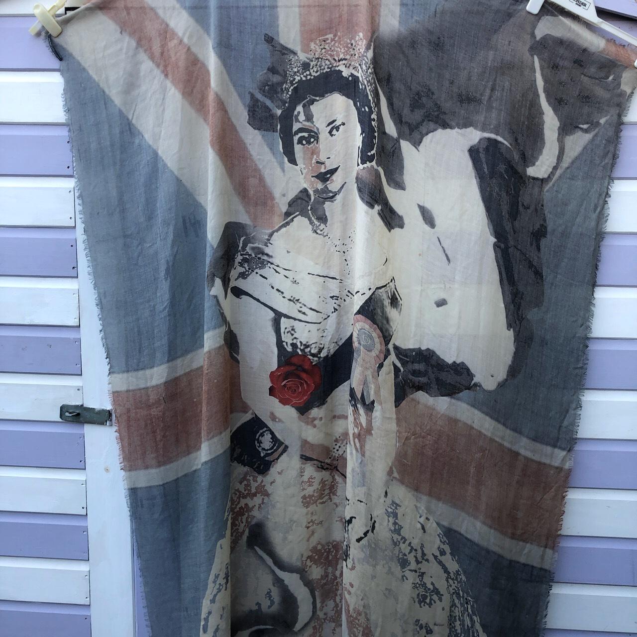 Alexander McQueen Queen Elizabeth II scarf!... Depop