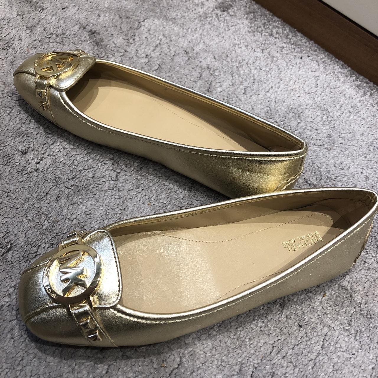 Michael kors deals fulton flats gold