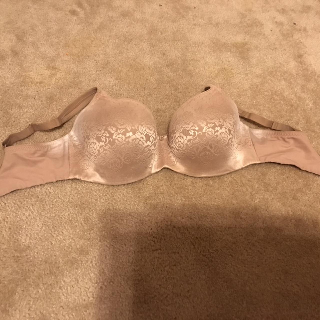 34DDD bra from Soma. Well worn but only hand washed. - Depop