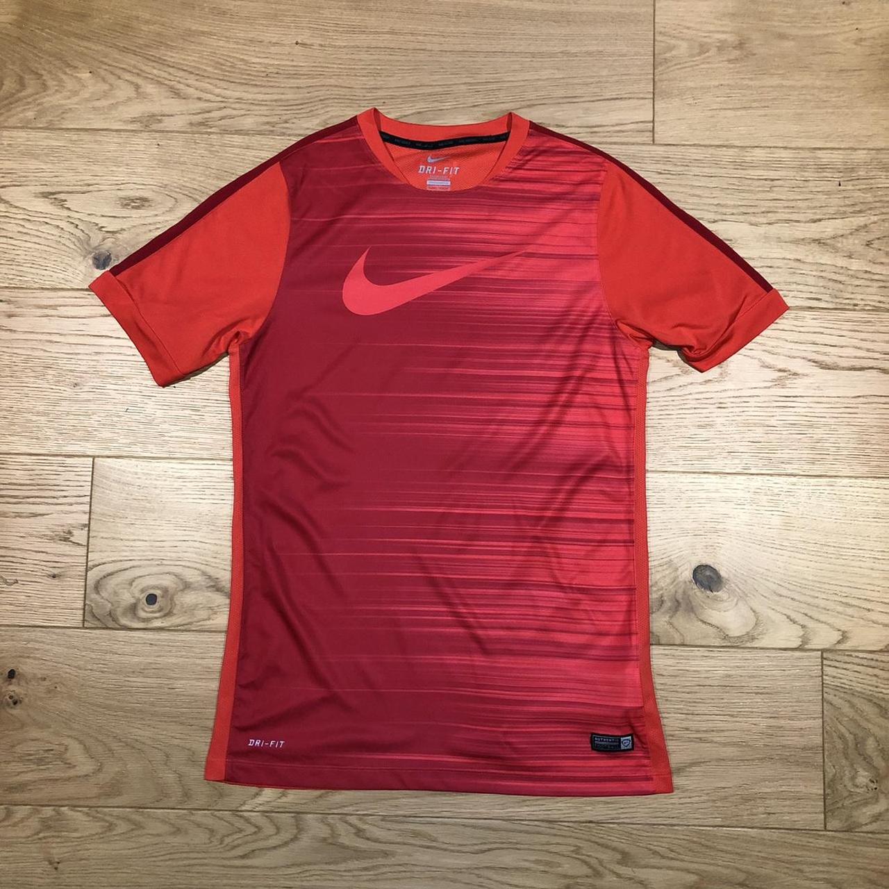 Vintage Nike T-shirt 2-tone Gradient Red Unisex - Depop