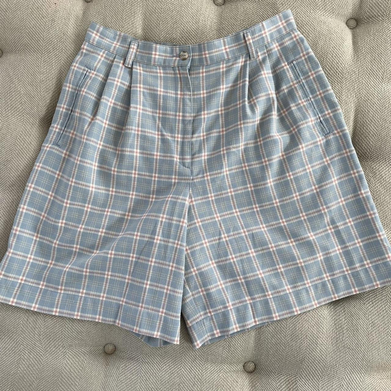 Liz Claiborne Women's Blue and Pink Shorts | Depop