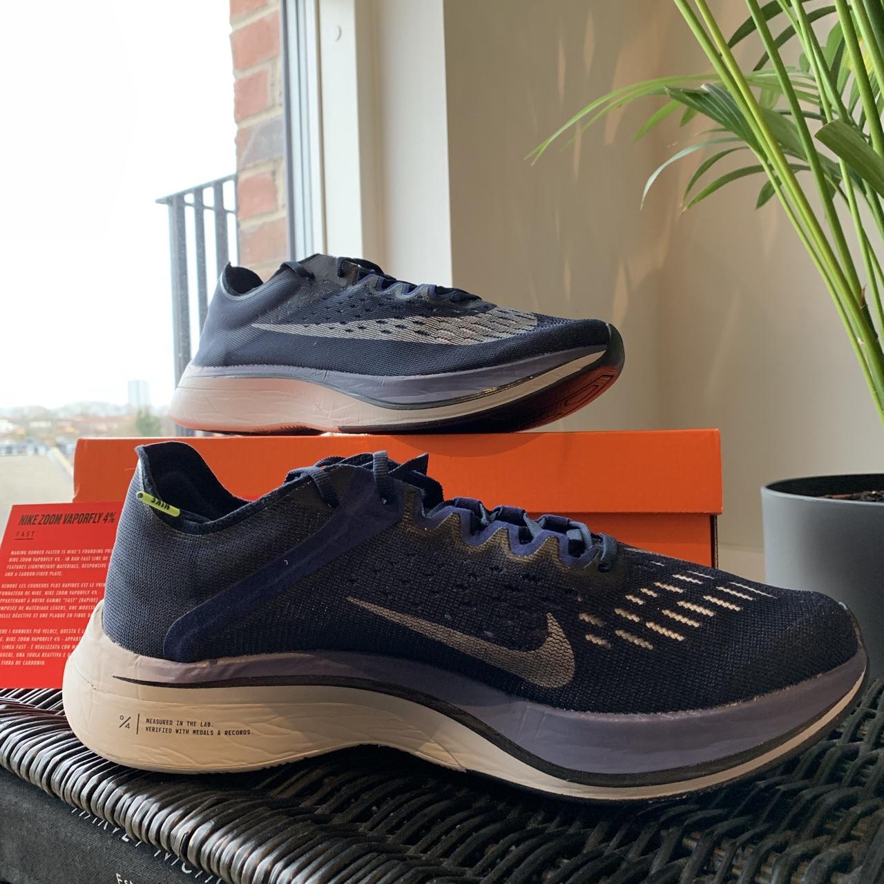 Nike zoom vaporfly 4 navy hotsell