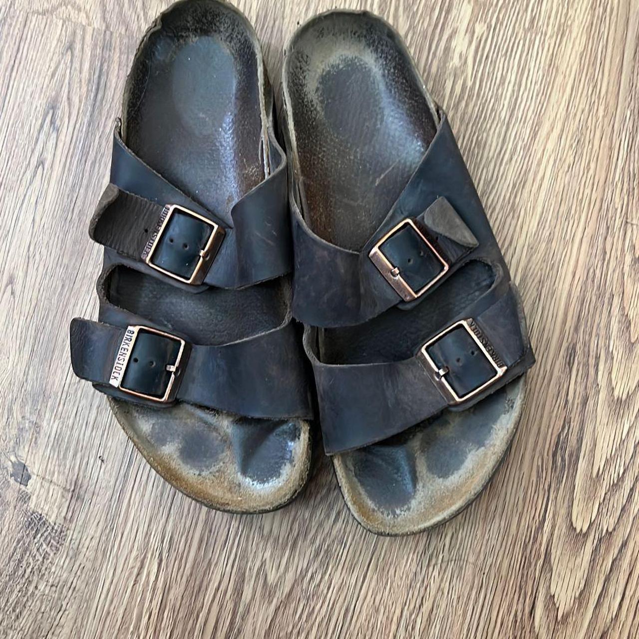 【値下】BIRKENSTOCK　June　39　ブラック　幅広 Black sandal Birkenstocks size 39 8-8.5 | Depop