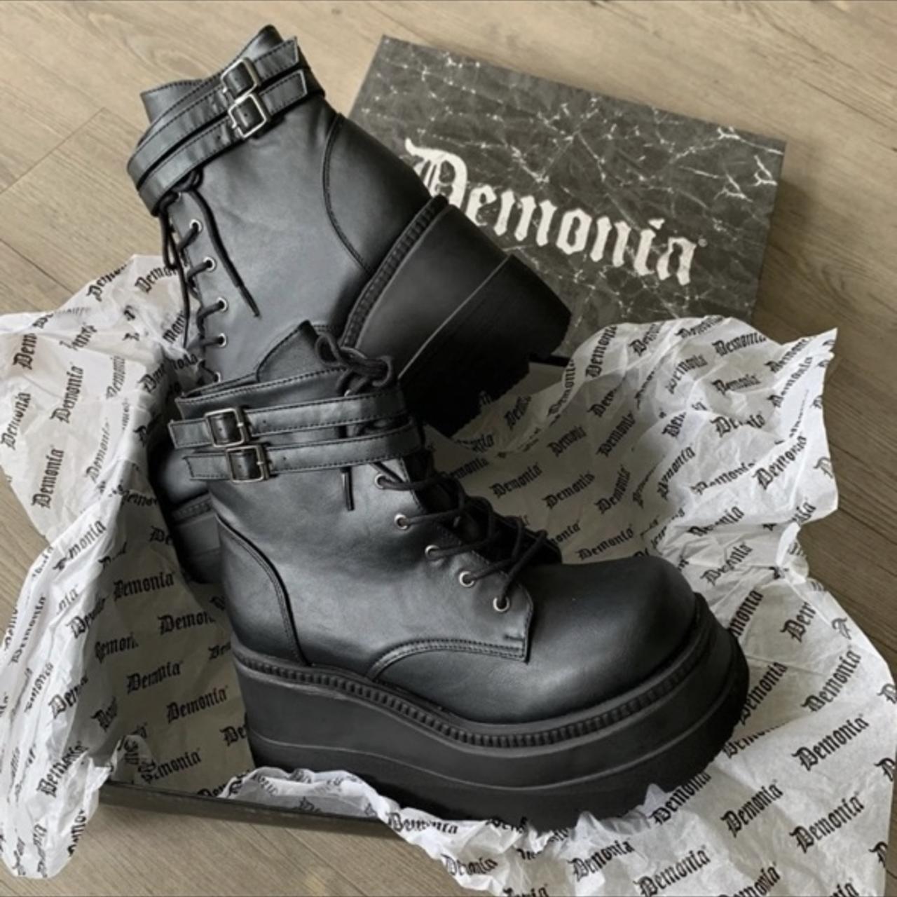 demonia shaker white