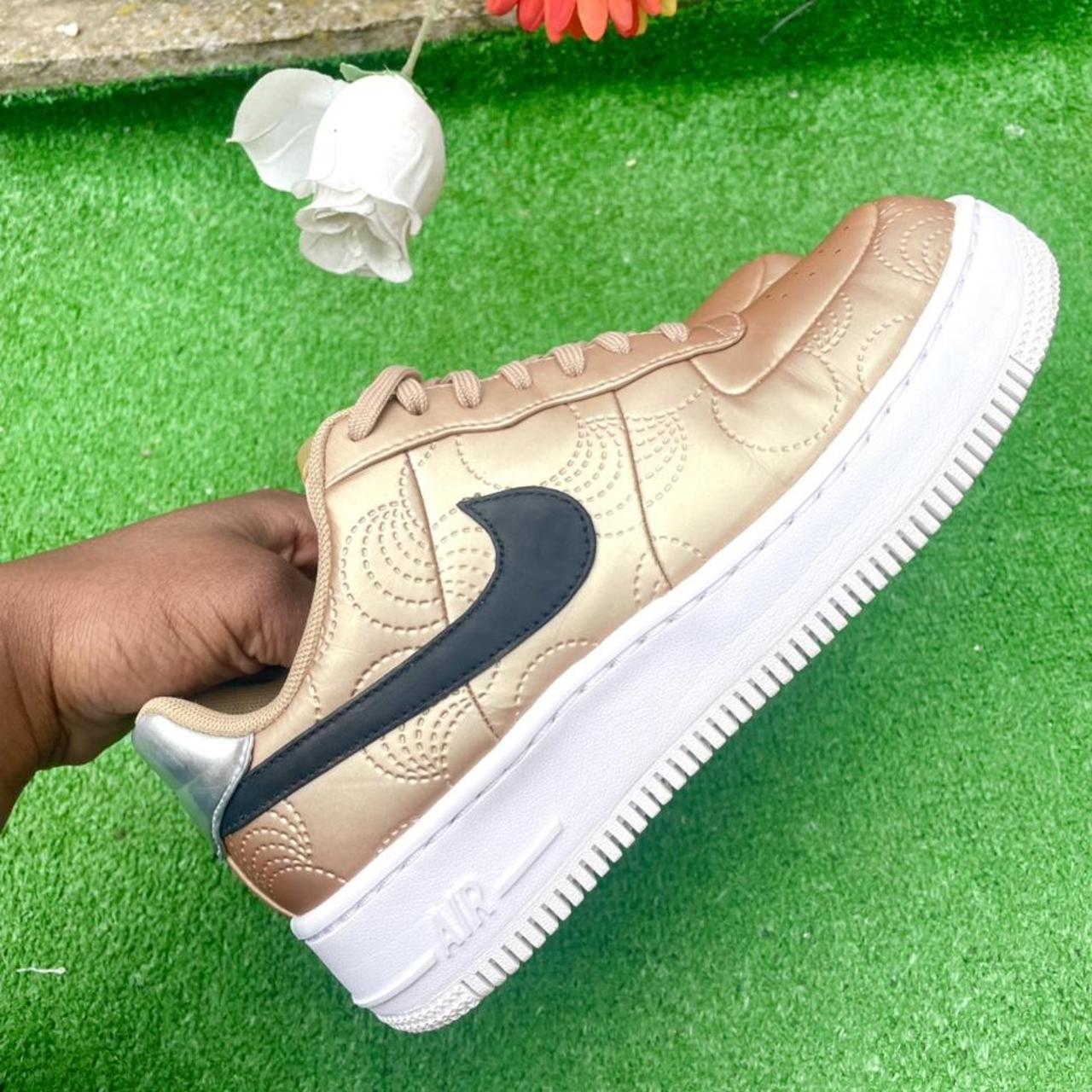 Nike Women's Gold and Black Trainers Depop