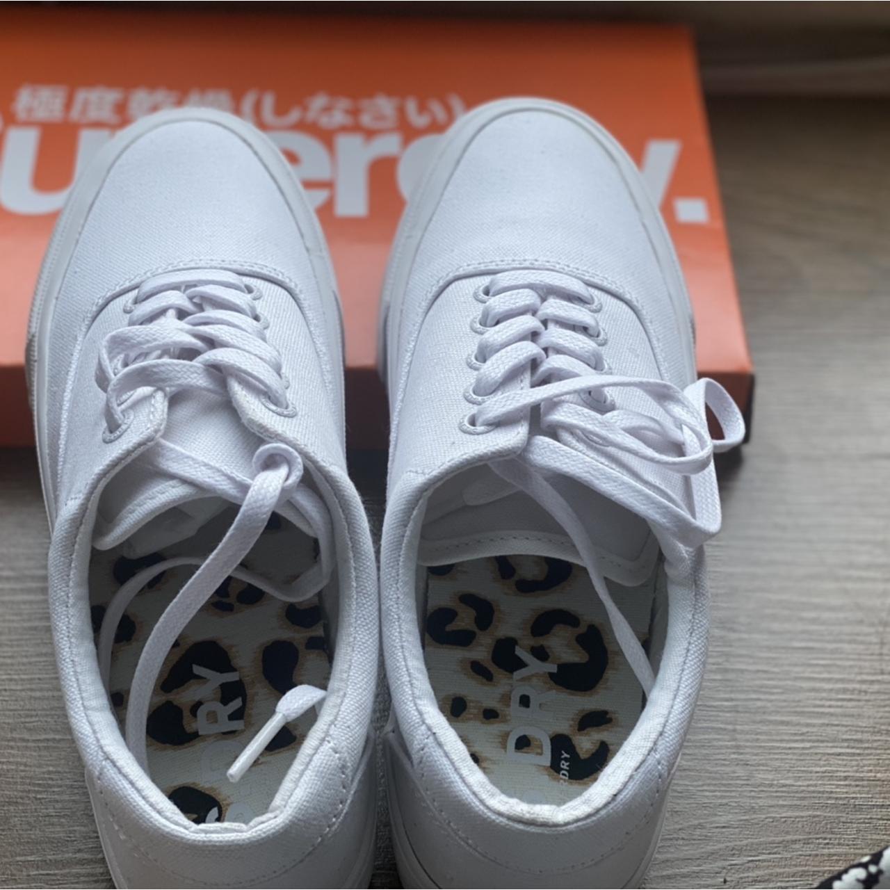 New with box Superdry classic lace up