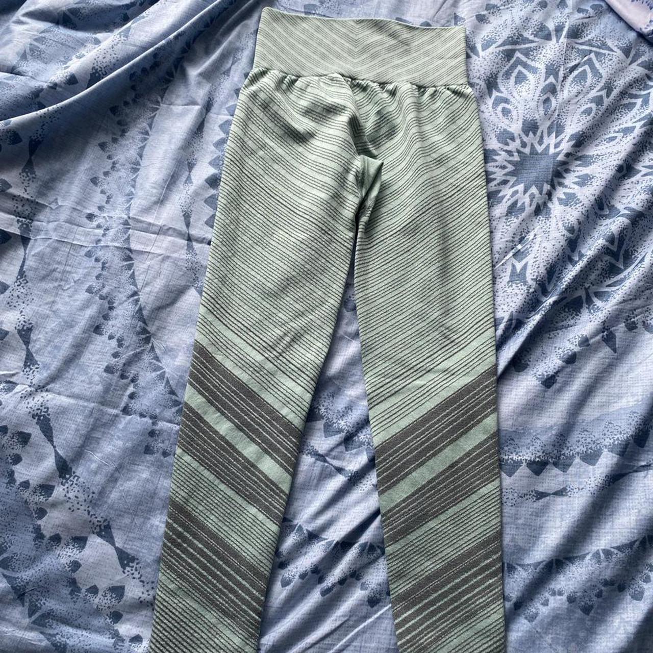 Super fun green Echt leggings! Pattern is super... Depop