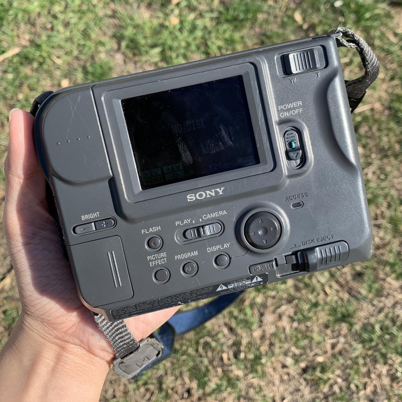 📹 VINTAGE Sony Mavica MVCFD75 0.4 Digital Camera!!... Depop