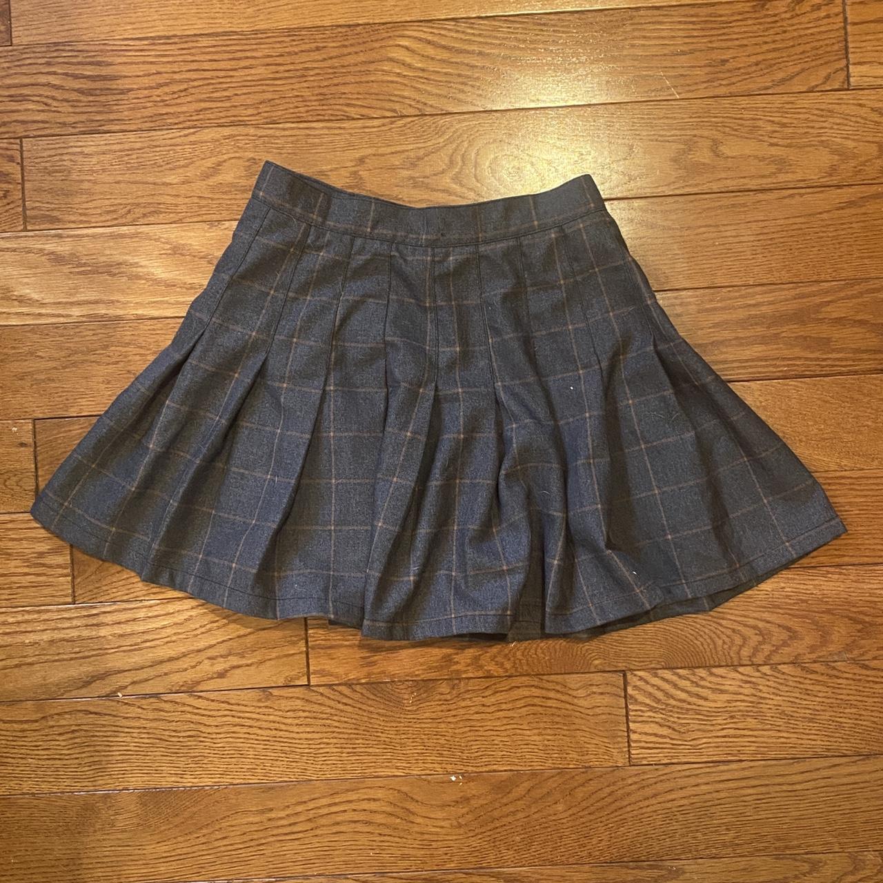 Glamorous Women's Grey and Red Skirt | Depop