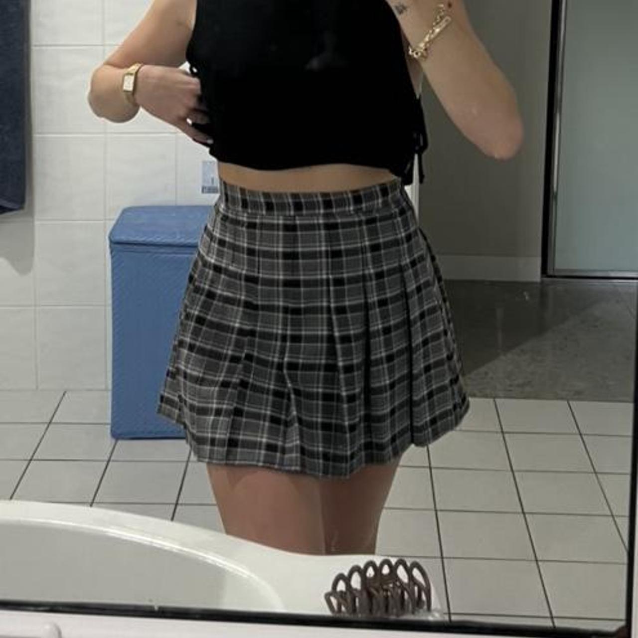 Plaid School girl skirt Super flattering Size 8... - Depop