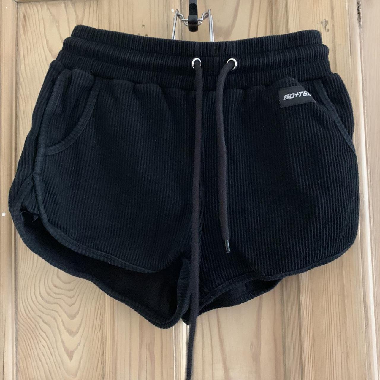 Bo+Tee Women's Black Shorts | Depop