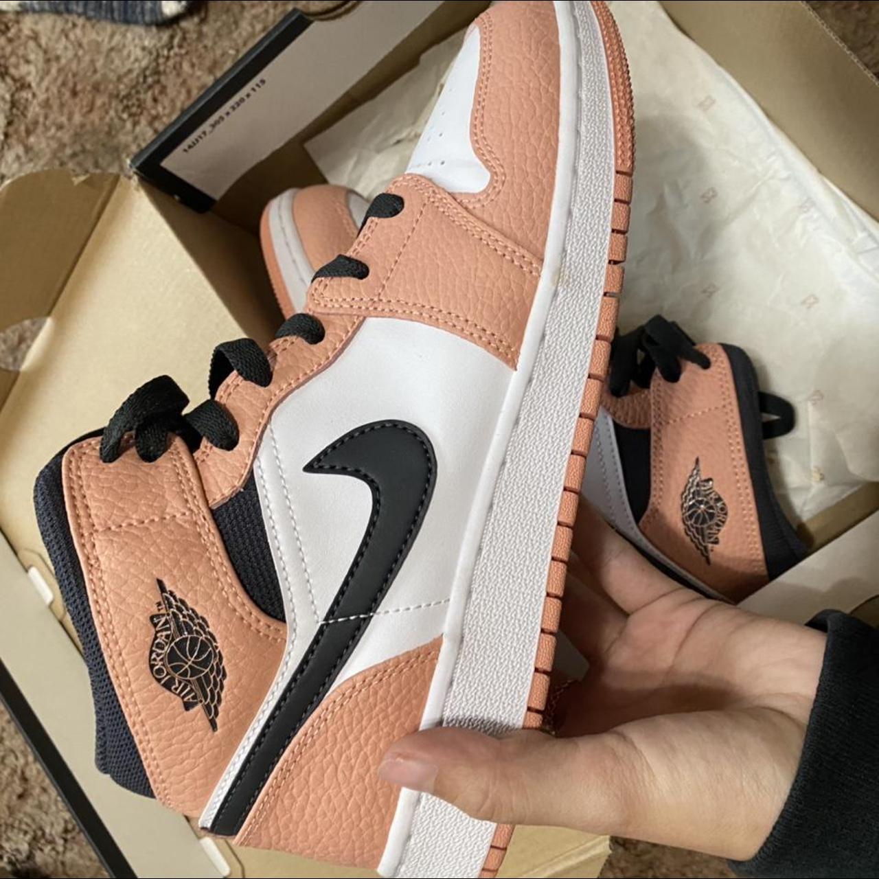 stockx jordan 1 mid pink quartz