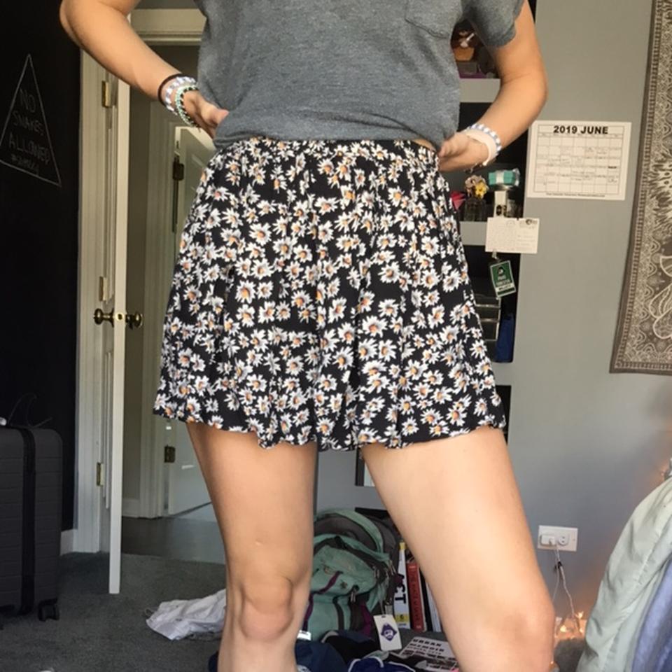 brandy melville daisy skirt