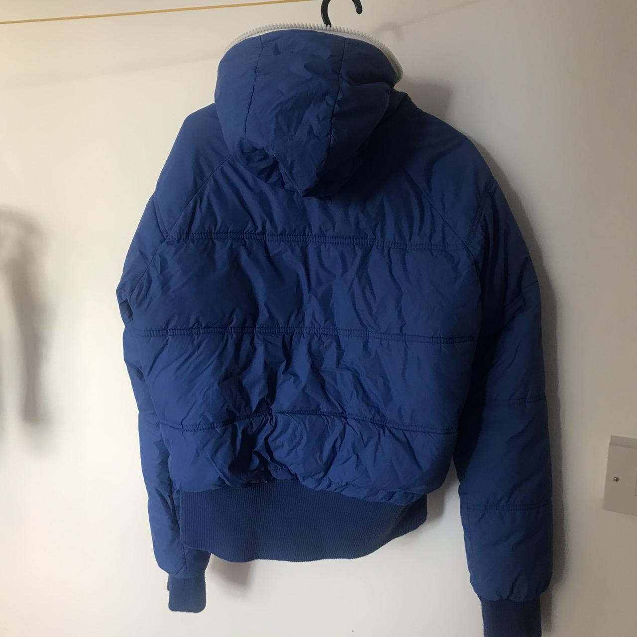 Royal blue puffer jacket that zips all the way up -... - Depop