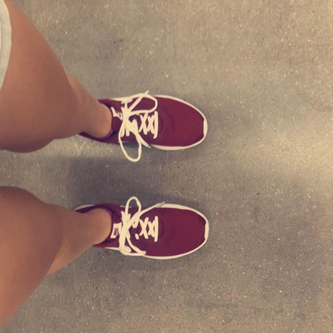 mens maroon nikes