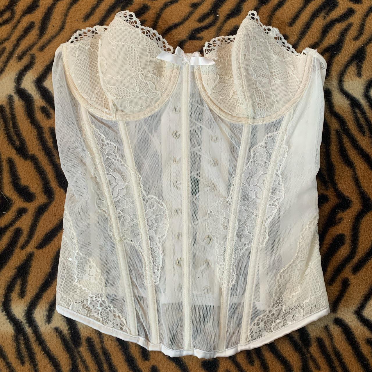 VICTORIA SECRET WHITE COREST TOP SIZE 36C please... - Depop