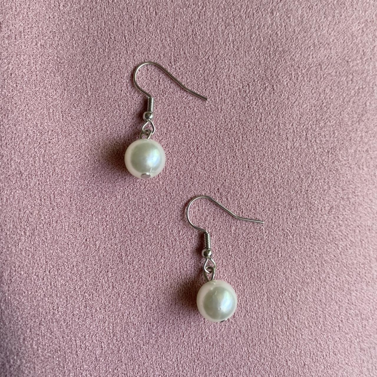 Product Image 1 - Handmade 10mm peral earrings 

-