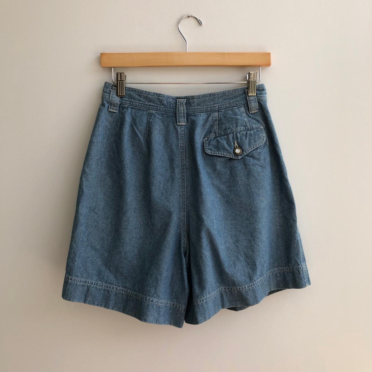 Classic 90s pleated denim LizWear shorts 🌻 📦 FREE... - Depop