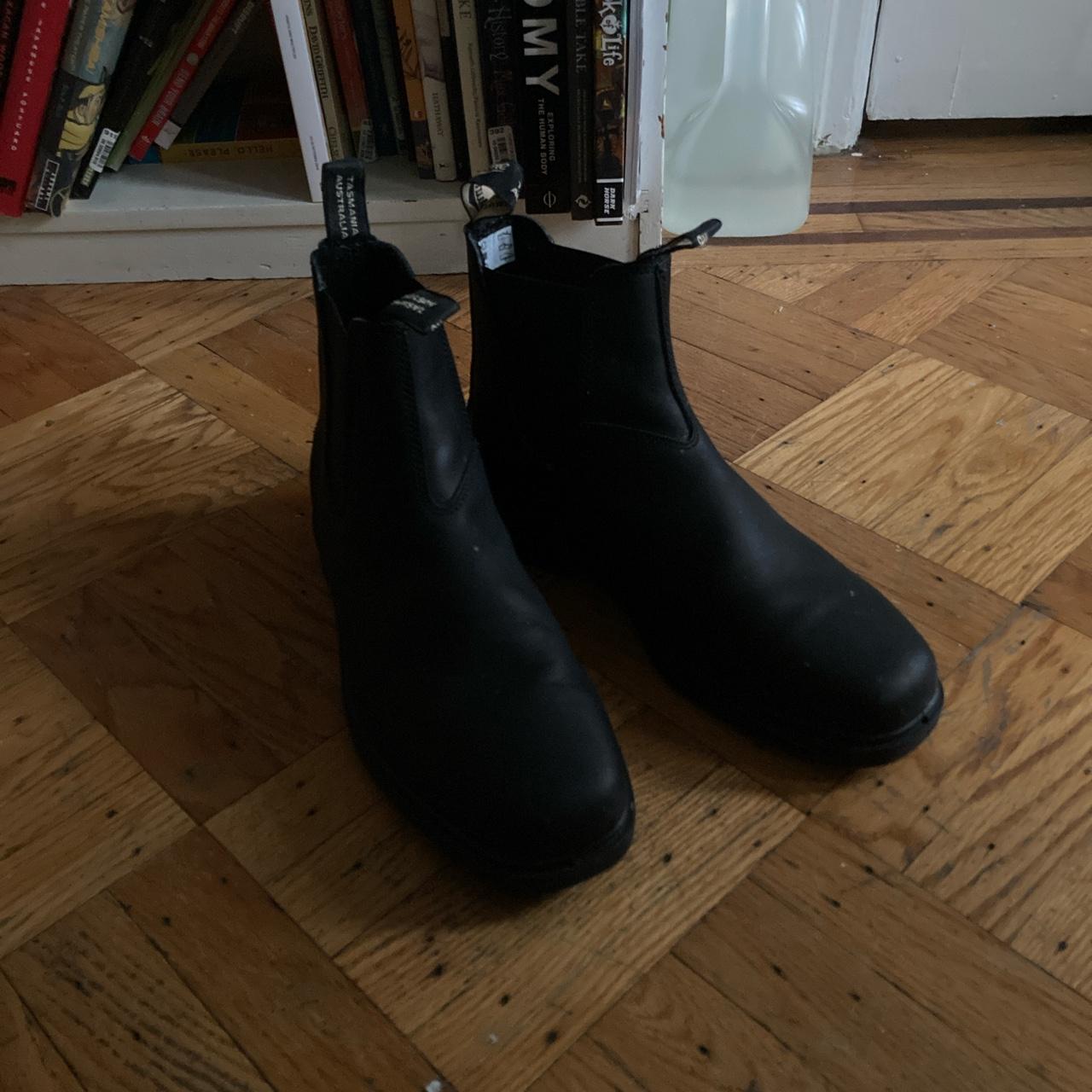 size 12 blundstone chisel toe chelsea boots. barely