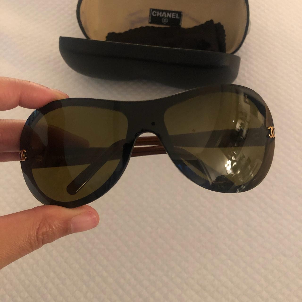 Chanel 5066 vintage sunglasses. Perfect condition.