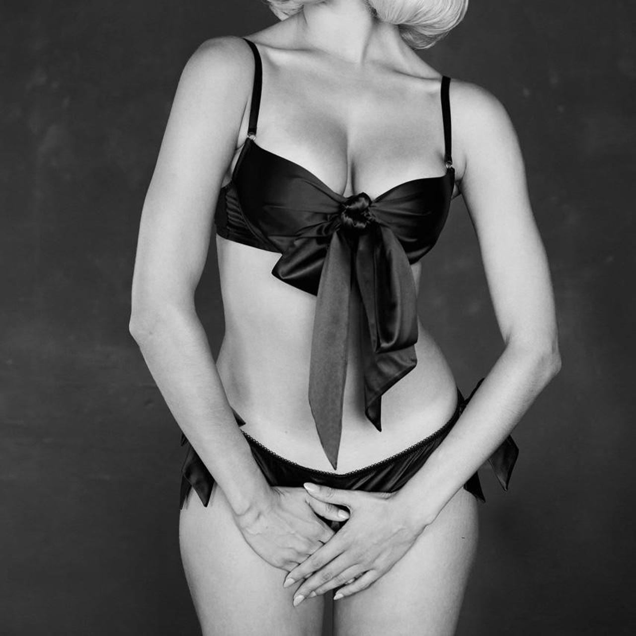 Product Image 1 - Kiss Me Deadly Yva Black