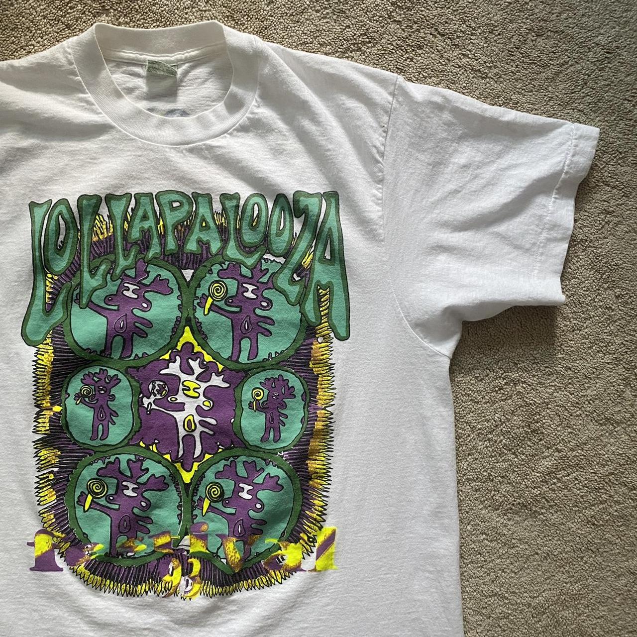 Vintage 93' Lollapalooza Shirt 😱 Length: 27