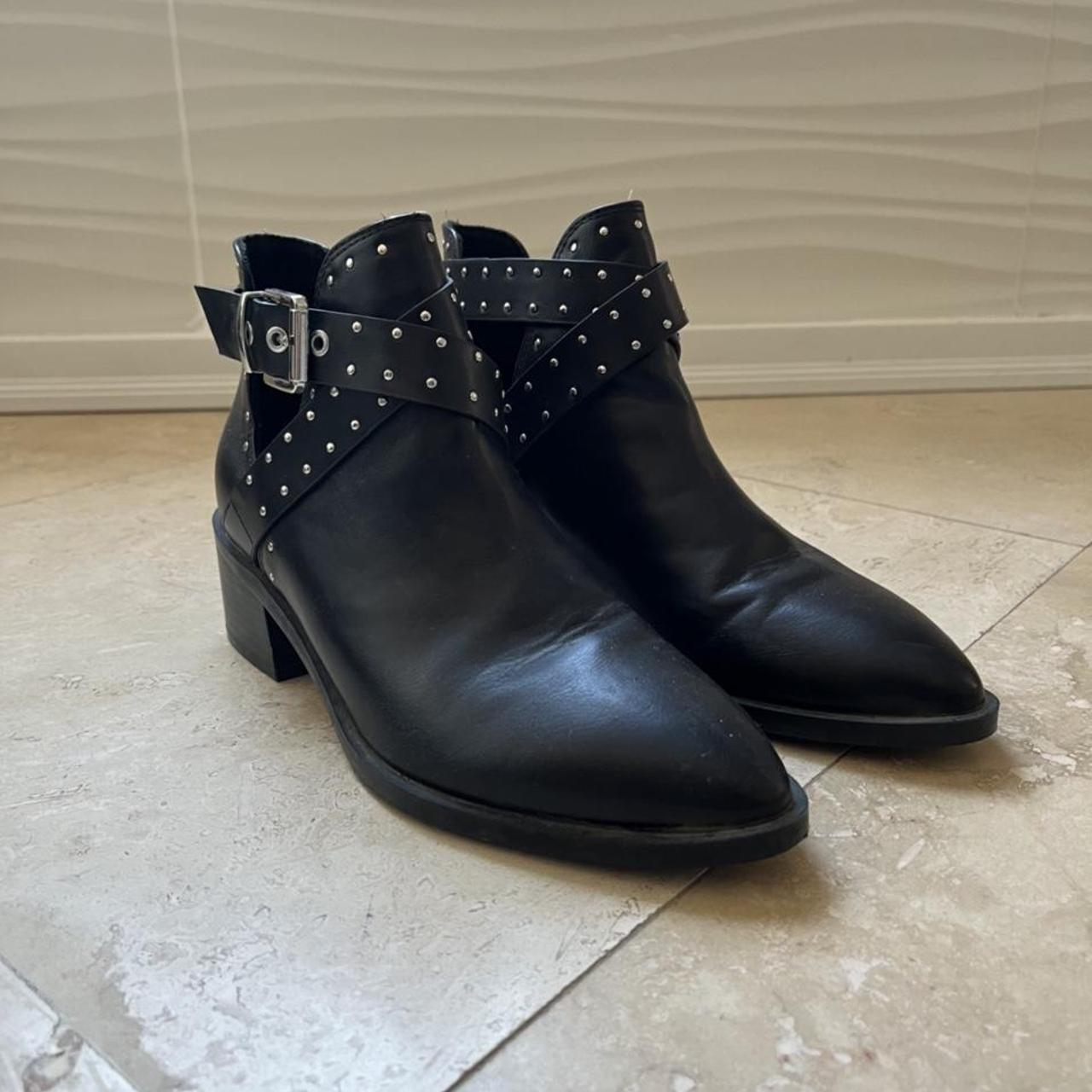 Pull&Bear Women's Black Boots | Depop