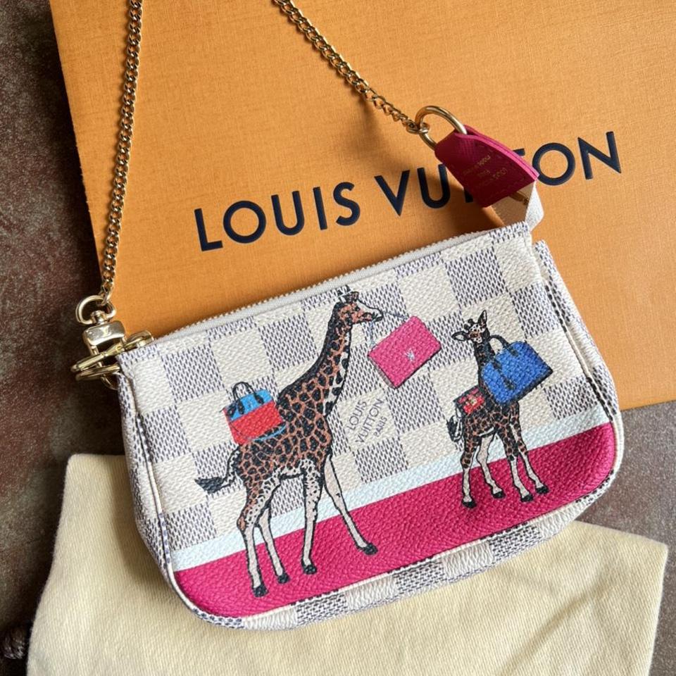 Louis Vuitton Mini Damier Azur Giraffe Pochette - Depop