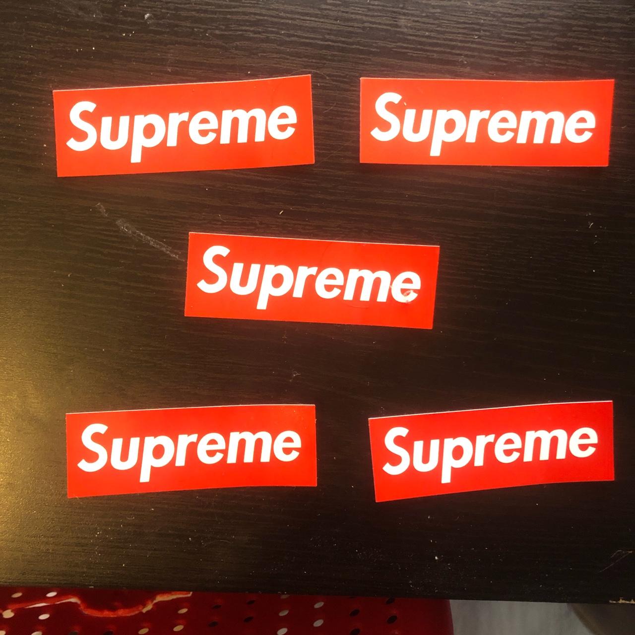 This is a 5 pack of supreme stickers FAKE No